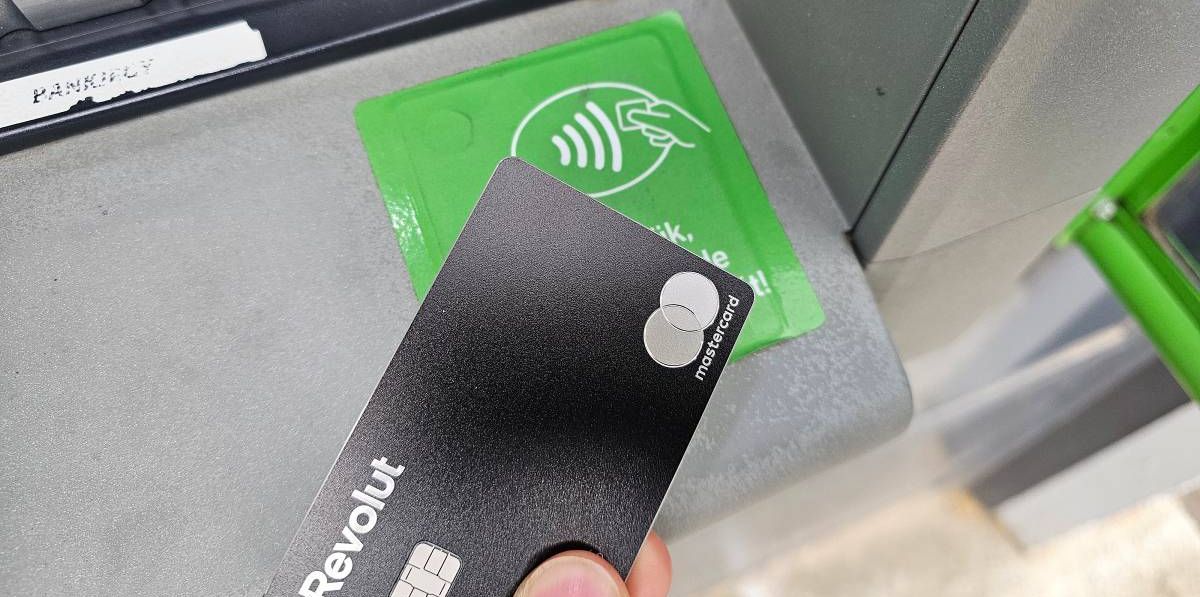 primul bancomat revolut